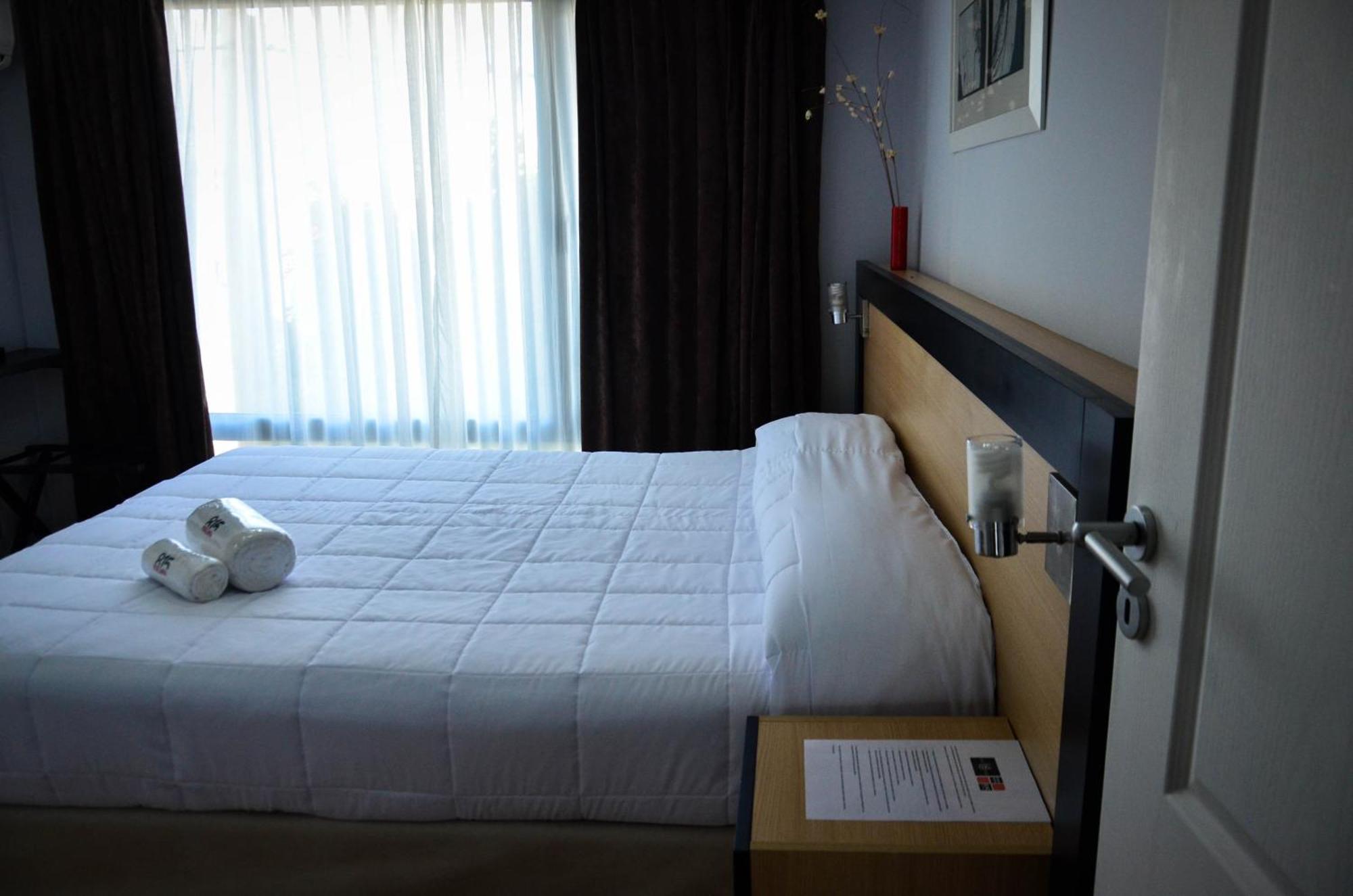 Apart Hotel Rivadavia 815 네우퀜 외부 사진