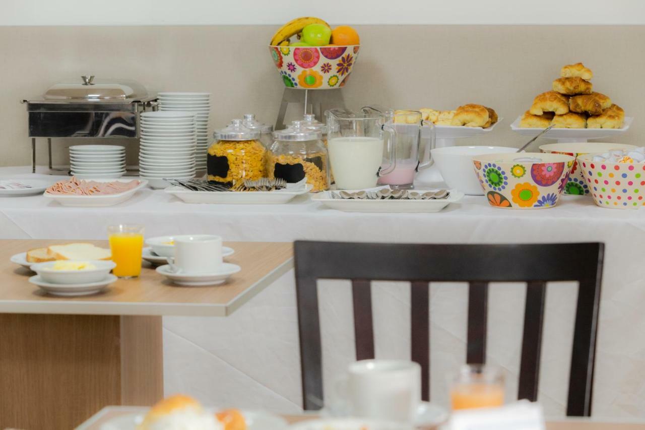 Apart Hotel Rivadavia 815 네우퀜 외부 사진