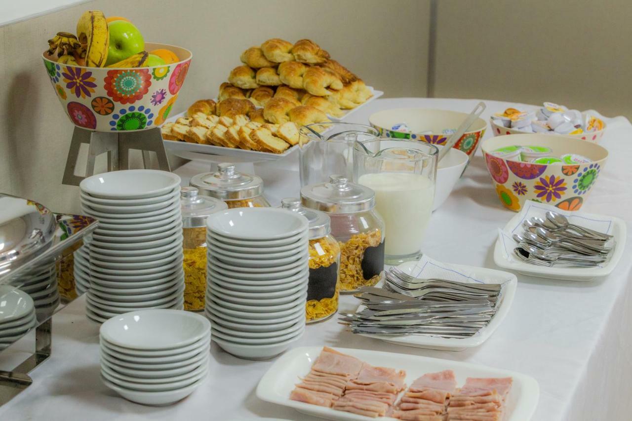Apart Hotel Rivadavia 815 네우퀜 외부 사진