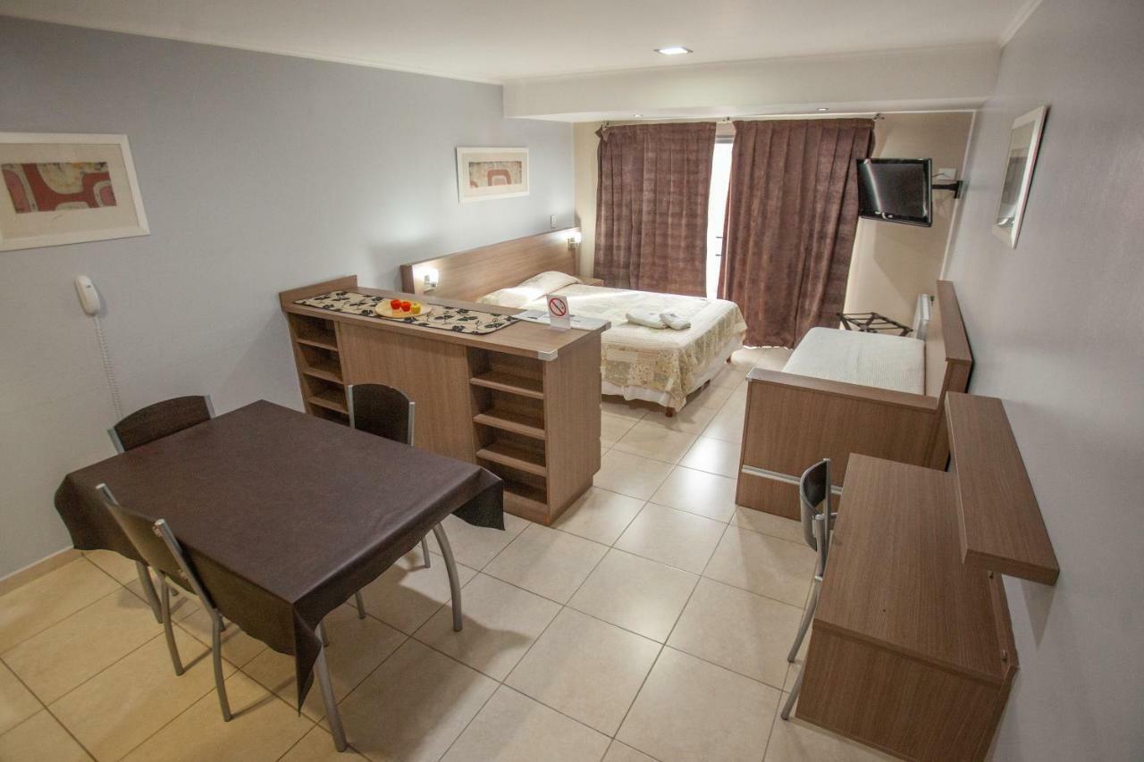 Apart Hotel Rivadavia 815 네우퀜 외부 사진