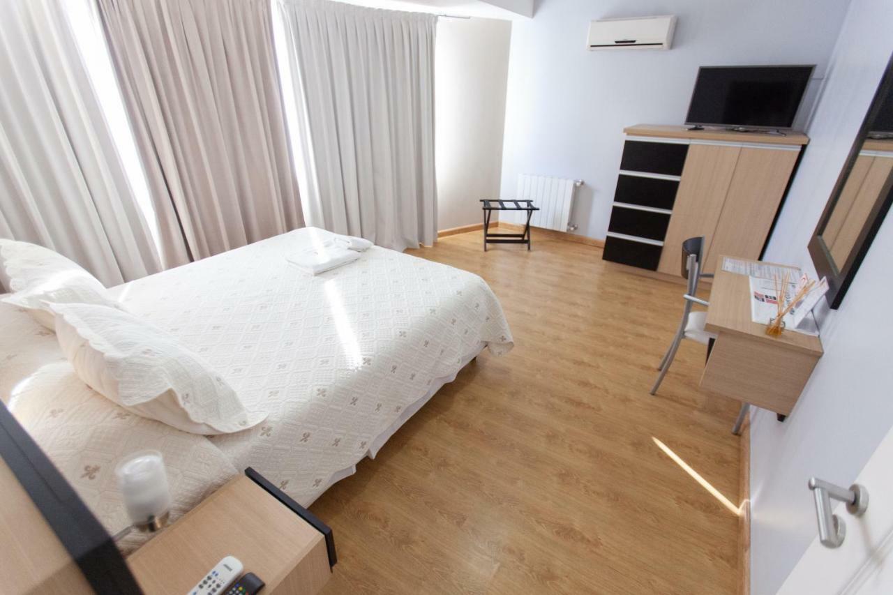 Apart Hotel Rivadavia 815 네우퀜 외부 사진